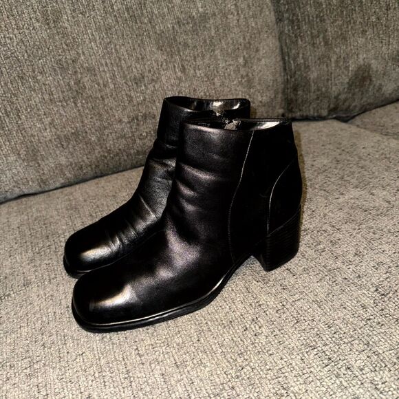 Covington Fairlane Women Bootie 8M Black Leather Cuban Heel Side Zip Ankle Boots - Picture 3 of 7